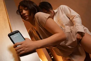 Người vợ đi họp lớp rồi nện với nyc mặc cho ông chồng ở nhà chờ