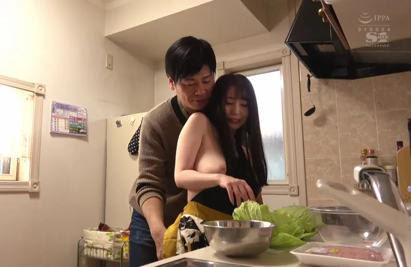 Nghi ngờ bà xã lén lút, người chồng lén lắp camera và chứng kiến tất cả